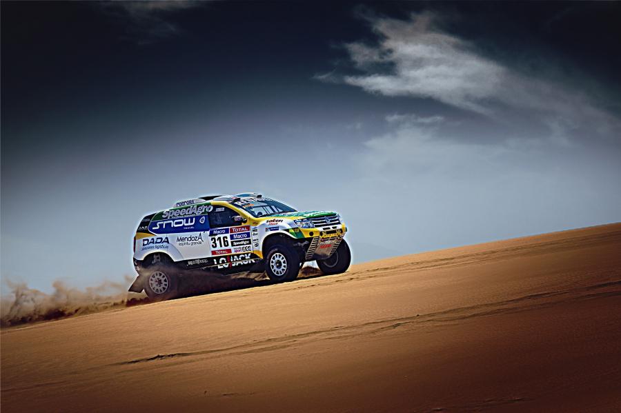  Renault Duster Rally Dakar 2015 года  (фото 4 из 4)